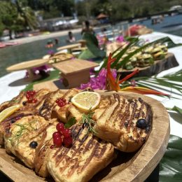 brunch-dans-leau-flottant-grandeanse-martinique